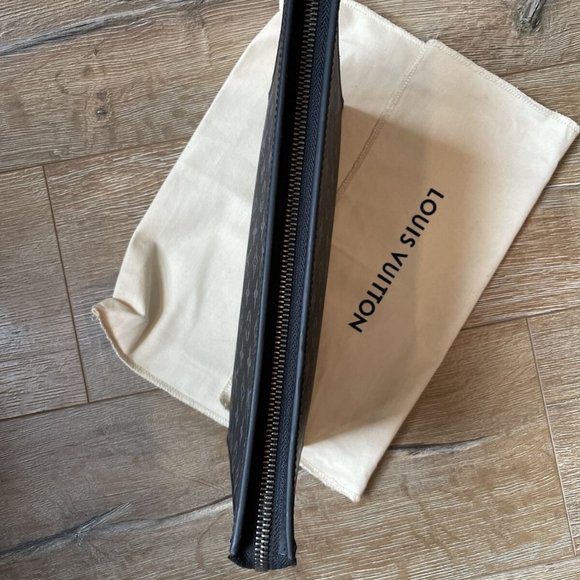 Louis Vuitton Pochette Voyage MM Clutch M61692 - Picture 3 of 12